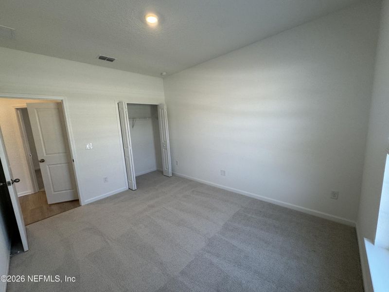 Spacious, unfurnished interior of a new home in Hyland Trail, Green Cove Springs (Image 20).