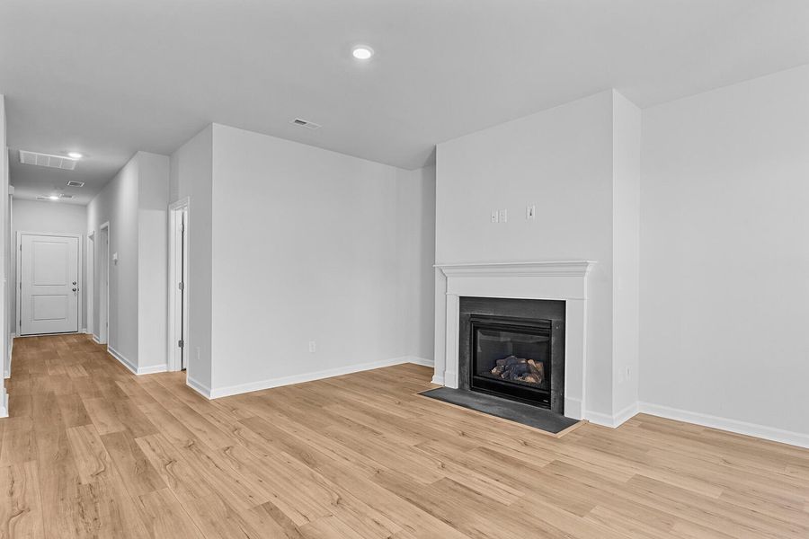 Spacious, unfurnished interior of a new home in , Summerville (Image 10).