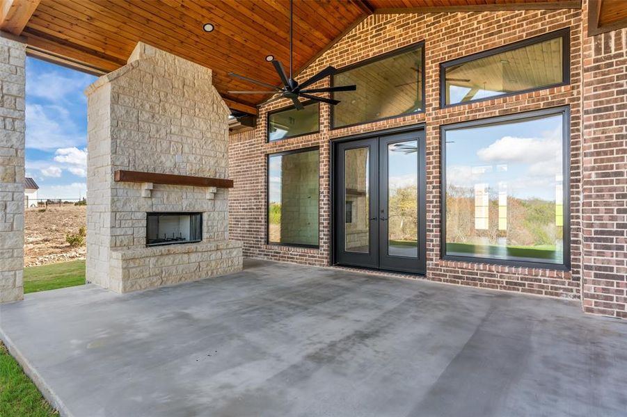 Exterior details and patio area of a home in Eagles Bluff, Hudson Oaks (Image 25).