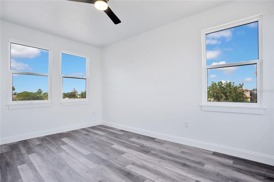 Spacious, unfurnished interior of a new home in , Lake Alfred (Image 36).