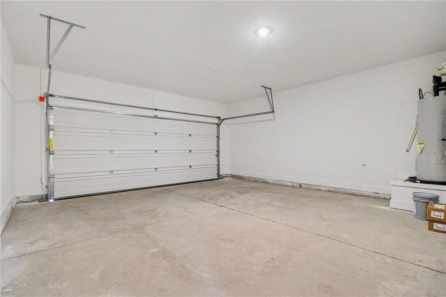 Spacious, unfurnished interior of a new home in Thunder Ridge, Dawsonville (Image 21).