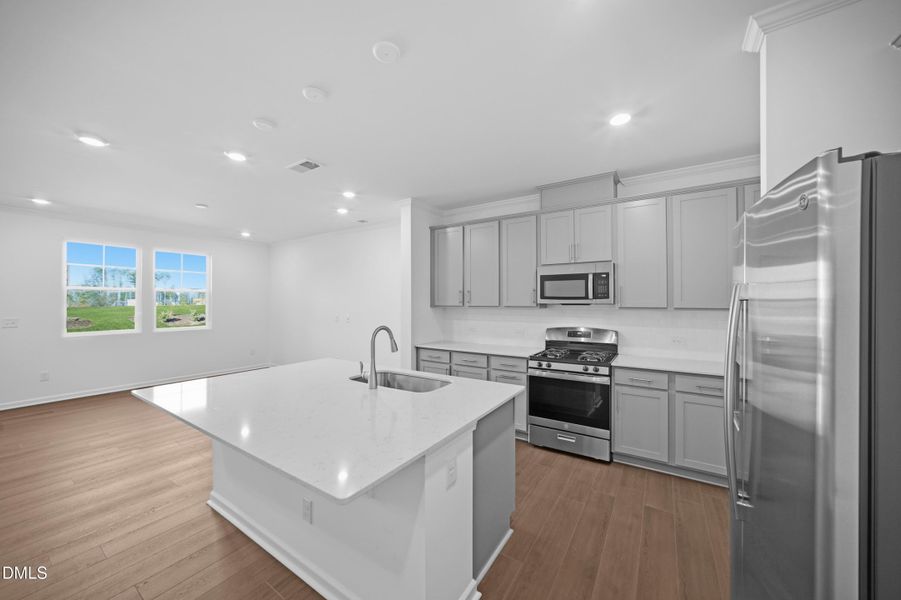 SUN_Everlee_Pic_CarsonII_QMI_226_Kitchen