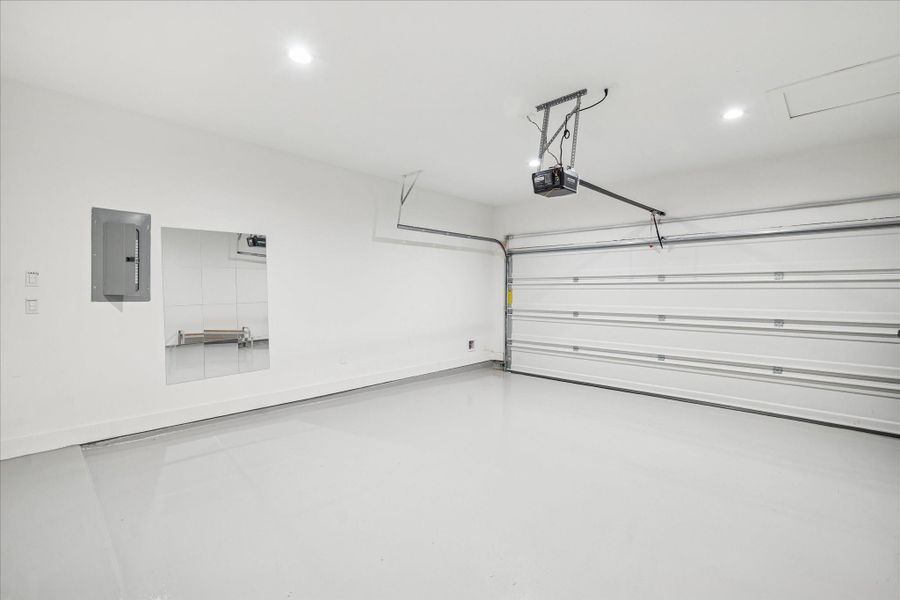 Spacious, unfurnished interior of a new home in , Conroe (Image 22).