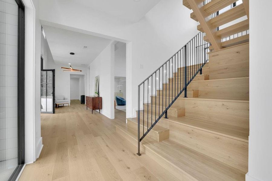 Spacious, unfurnished interior of a new home in , Marietta (Image 23).