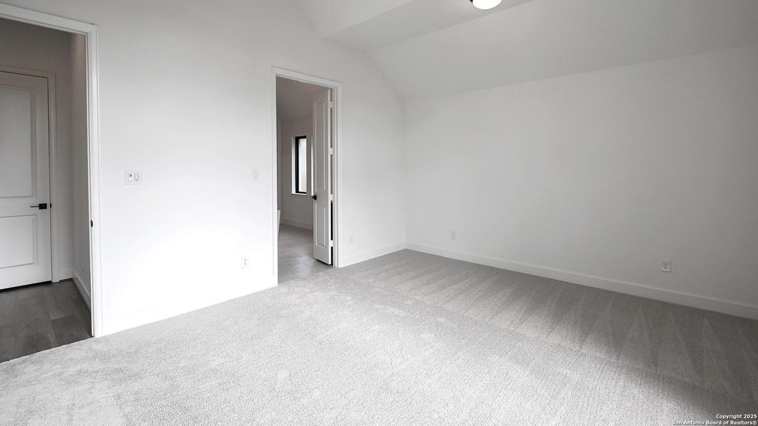 Spacious, unfurnished interior of a new home in Veramendi 60', New Braunfels (Image 16).