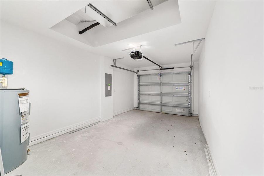 Spacious, unfurnished interior of a new home in , Silver Springs (Image 16).