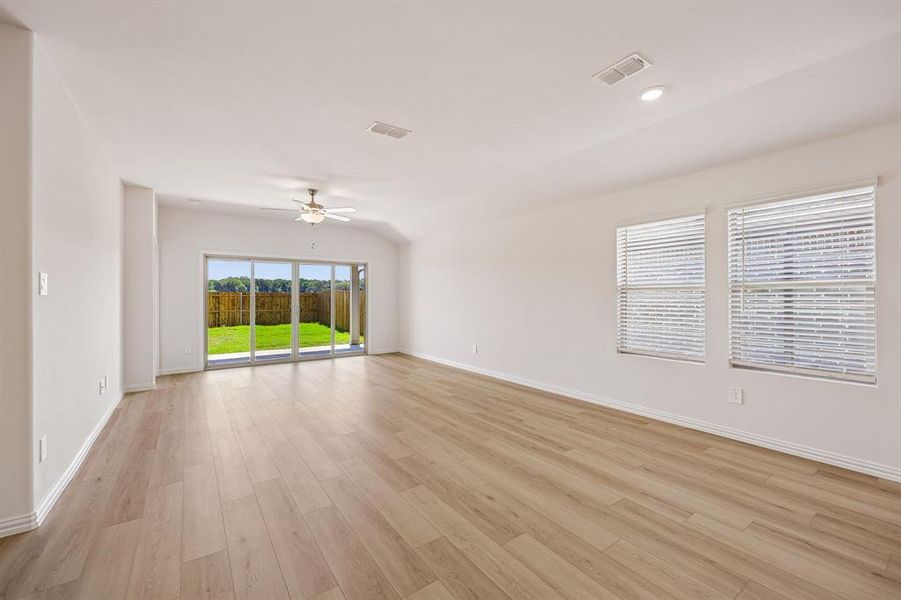 Spacious, unfurnished interior of a new home in Stella Hills, Denton (Image 32).