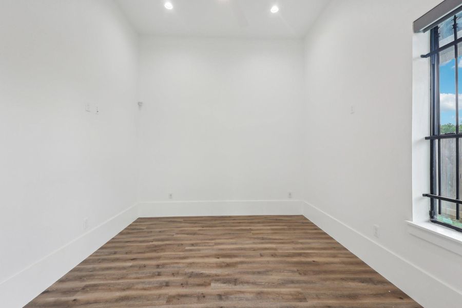 Image 9 of a home in . Image 9 of a home in .