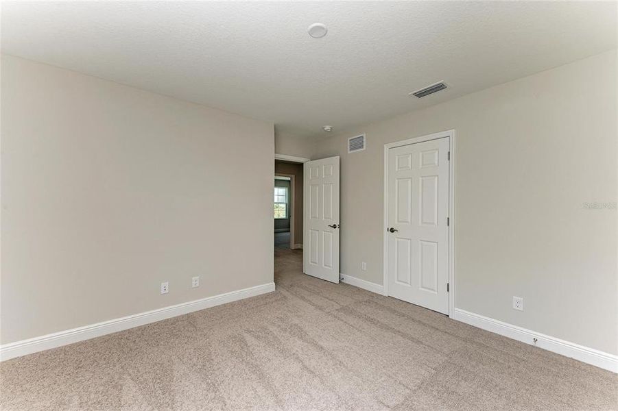 Spacious, unfurnished interior of a new home in Mirada, San Antonio (Image 30).