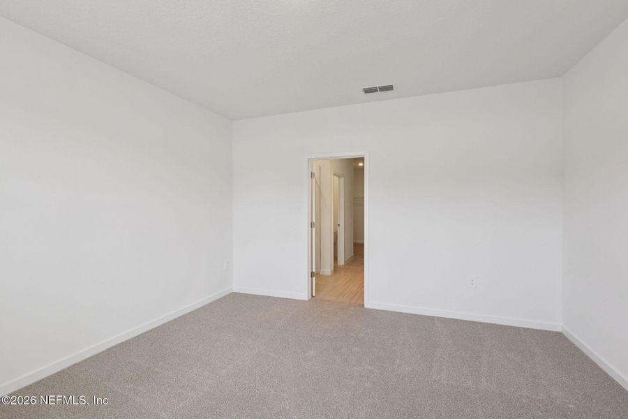 Spacious, unfurnished interior of a new home in Kings Preserve, Jacksonville (Image 12).