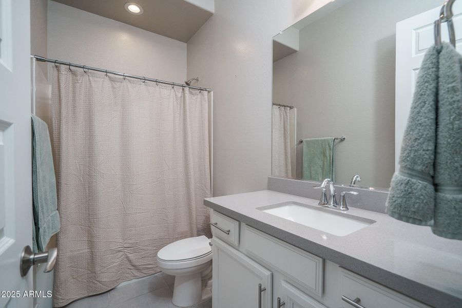 40) BED 2 BATH 40) BED 2 BATH