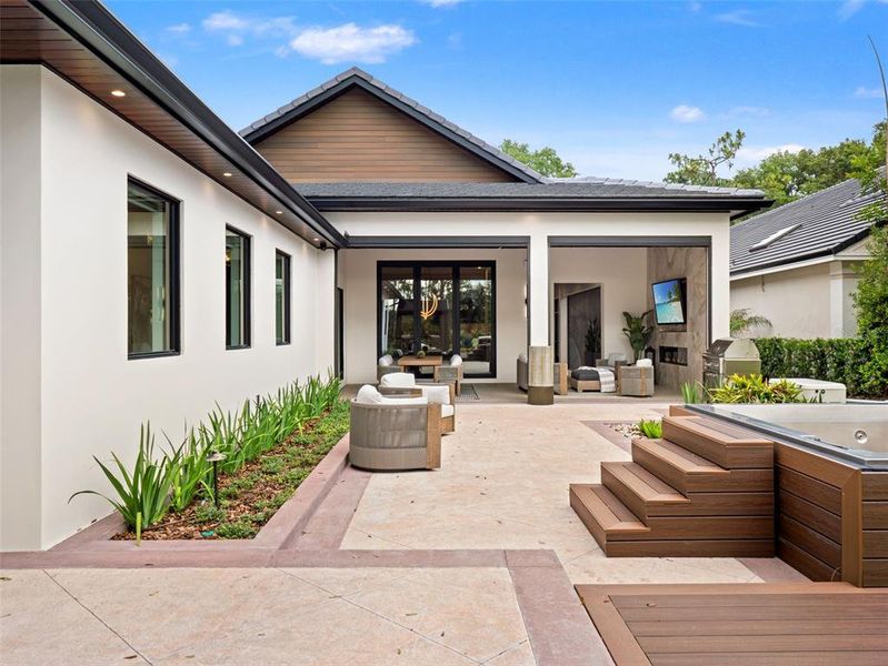 Exterior details and patio area of a home in , Orlando (Image 30).