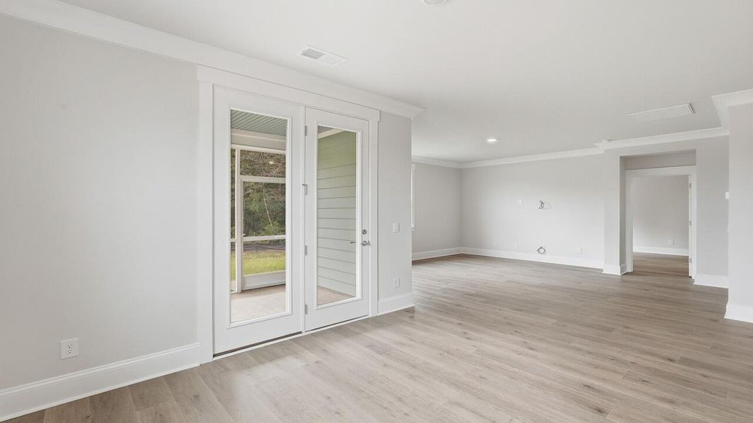 Spacious, unfurnished interior of a new home in Sheep Island, Summerville (Image 24).