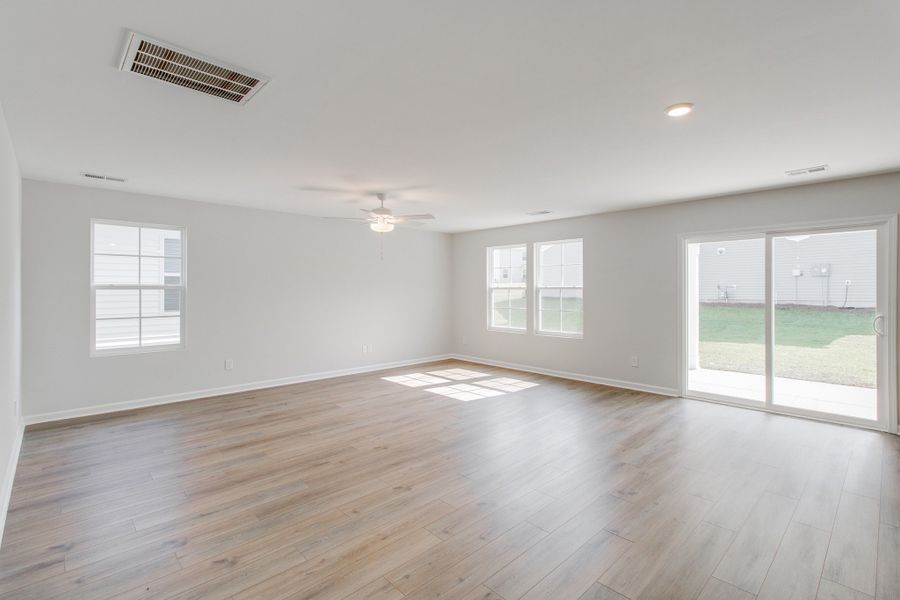Spacious, unfurnished interior of a new home in Ellington, Elgin (Image 17).