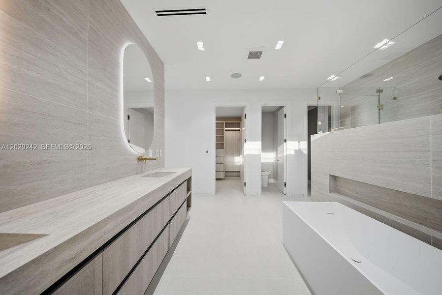 Furnished interior view inside a new home in , Fort Lauderdale (Image 10).