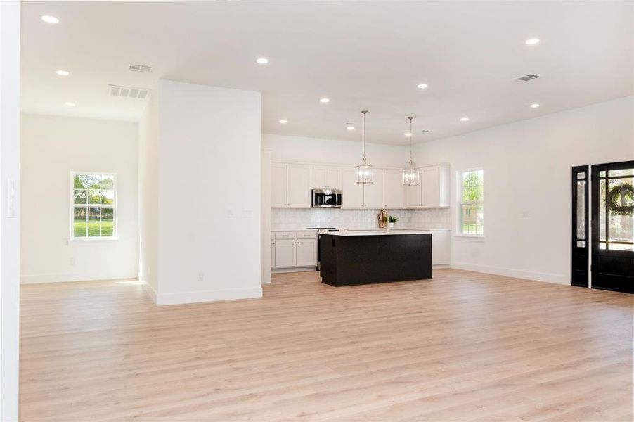 Spacious, unfurnished interior of a new home in , Bridgeport (Image 19).