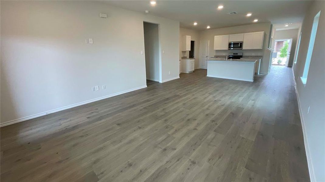 Spacious, unfurnished interior of a new home in Elevon, Lavon (Image 19).