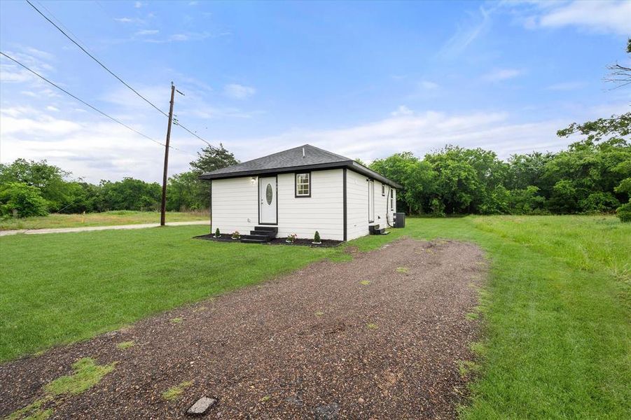 Exterior details and patio area of a home in , Dawson (Image 27).