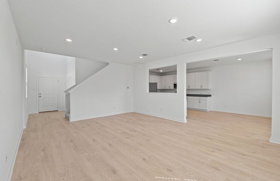 Spacious, unfurnished interior of a new home in Sonterra, Jarrell (Image 39).