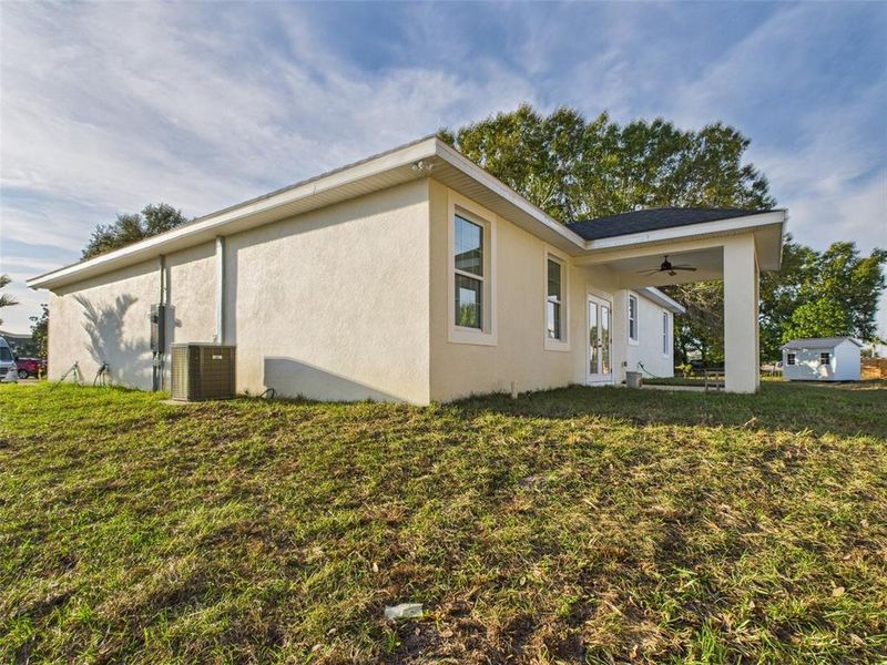 Exterior details and patio area of a home in , Fort Meade (Image 17).