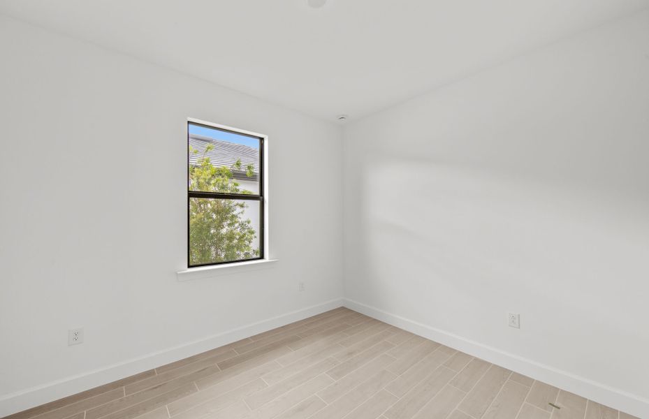 Representative unfurnished interior of a home built from the Concord by DiVosta in Talon Preserve on Palmer Ranch, Nokomis (Image 27).