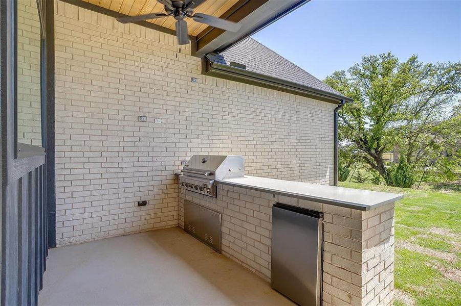 Exterior details and patio area of a home in , Lipan (Image 28).