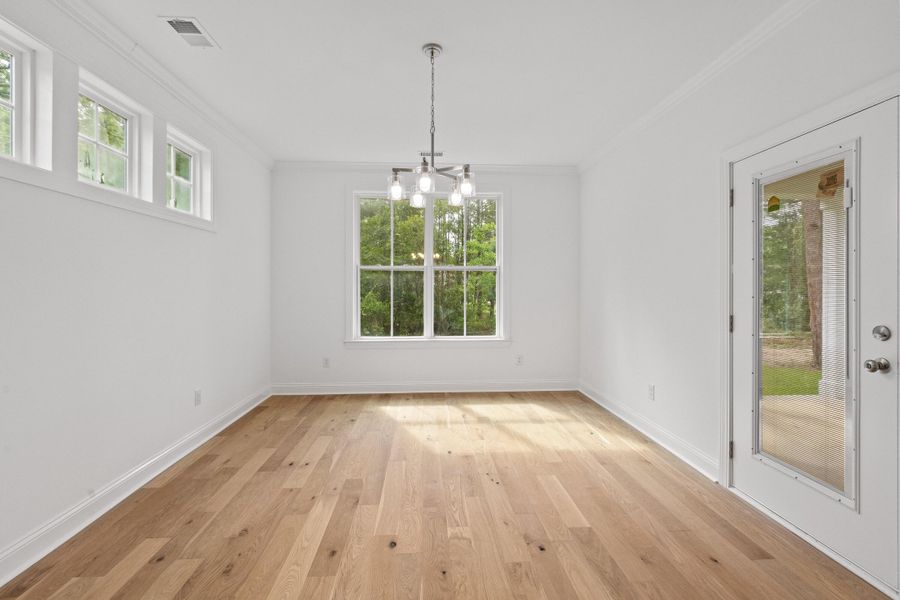 Spacious, unfurnished interior of a new home in , Summerville (Image 20).