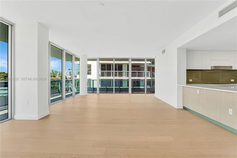 Spacious, unfurnished interior of a new home in , Miami Beach (Image 26).