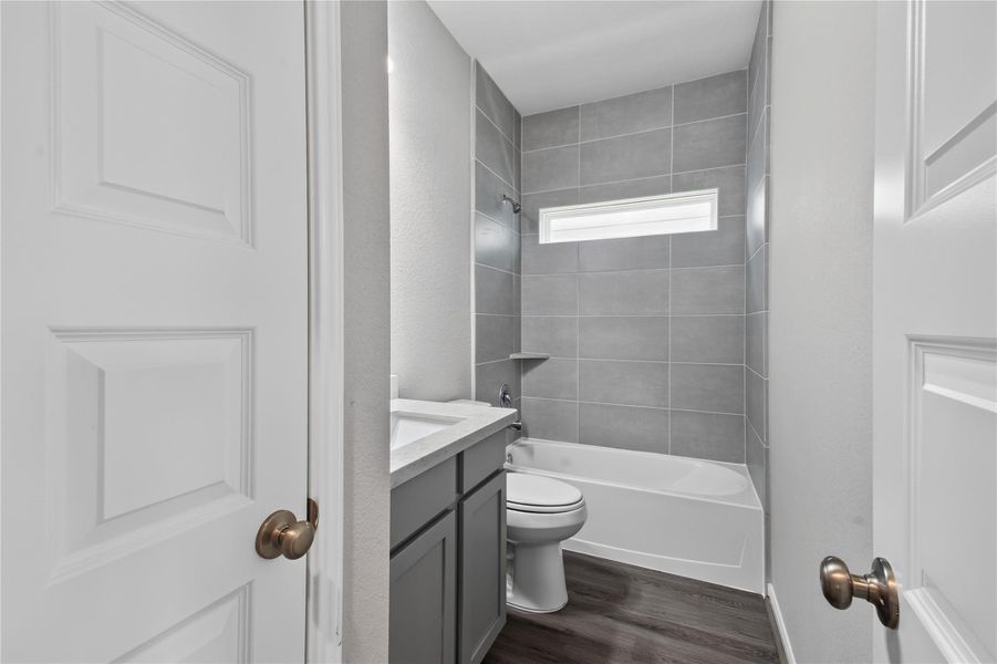 Secondary bath. Secondary bath.