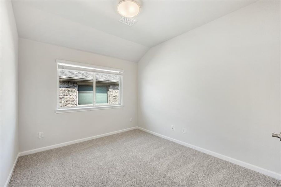 Spacious, unfurnished interior of a new home in Eagle Glen Elements, Alvarado (Image 22).