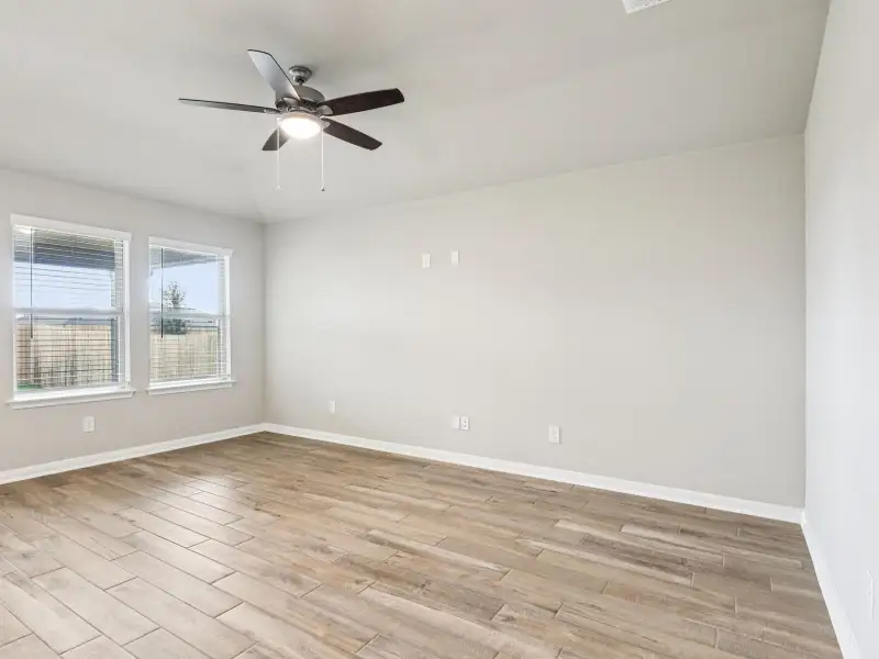 Spacious, unfurnished interior of a new home in Comanche Ridge, San Antonio (Image 11).