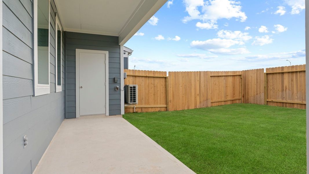 Exterior details and patio area of a home in Villarosa at Tamarron, Katy (Image 3).