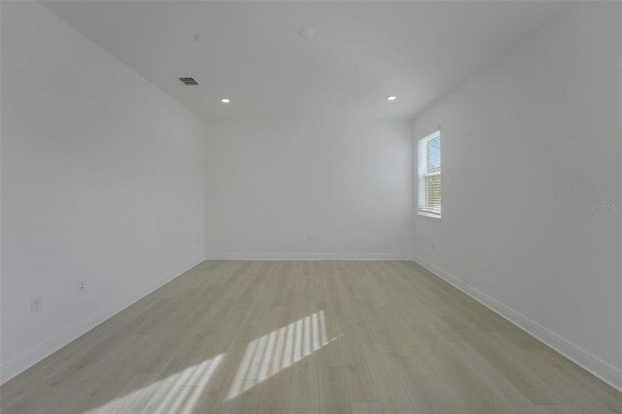 Spacious, unfurnished interior of a new home in Palms at Windermere, Windermere (Image 42).