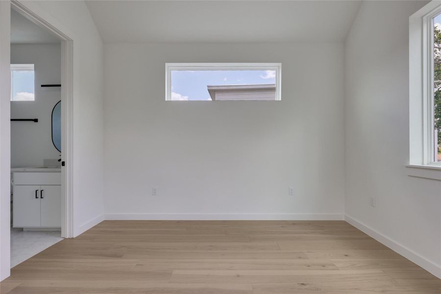Spacious, unfurnished interior of a new home in , Austin (Image 23).