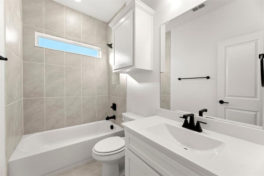 Furnished interior view inside a new home in Edgewood Creek, Celina (Image 6).