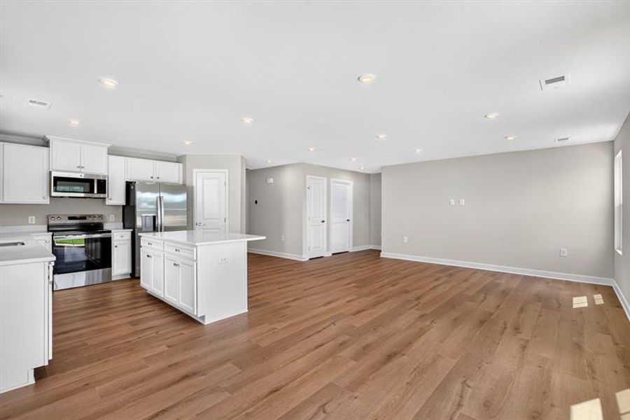 Spacious, unfurnished interior of a new home in Beacon Point at New Hampstead, Savannah (Image 24). Spacious, unfurnished interior of a new home in Beacon Point at New Hampstead, Savannah (Image 24).