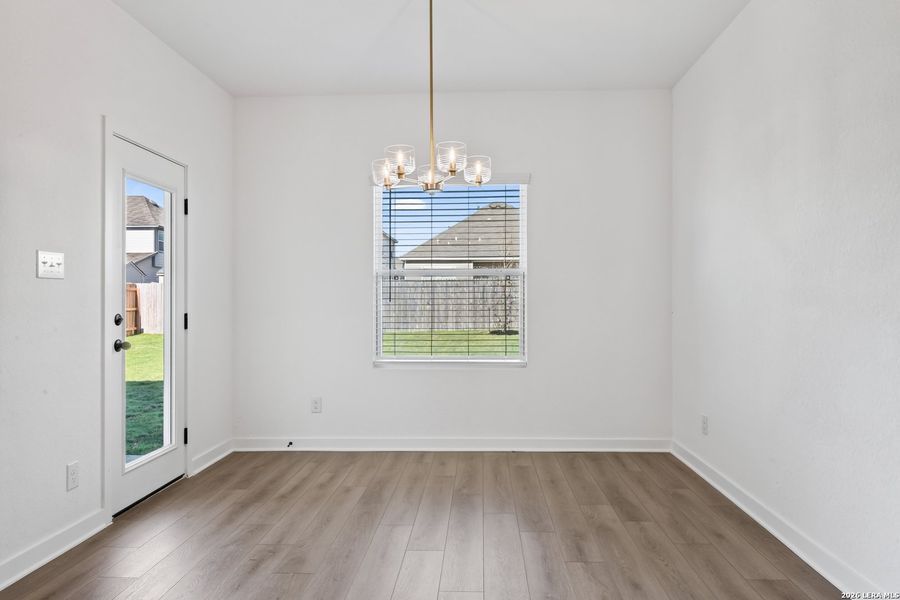 Spacious, unfurnished interior of a new home in Nopal Valley, San Antonio (Image 19).