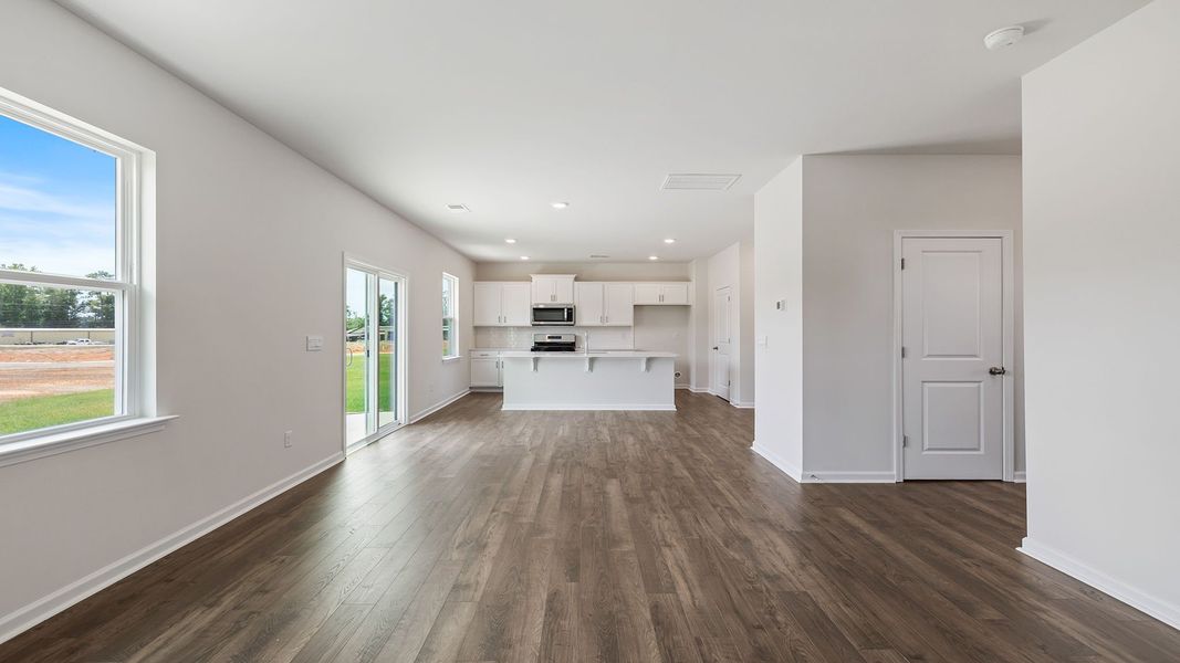 Spacious, unfurnished interior of a new home in Durbin Meadows Traditions, Fountain Inn (Image 16).