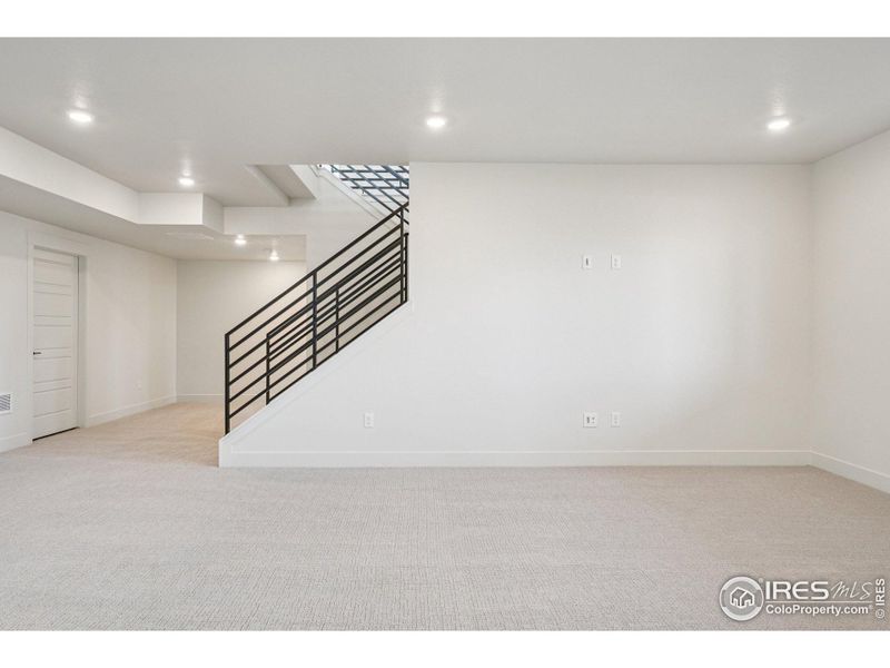 Spacious, unfurnished interior of a new home in , Fort Collins (Image 30).