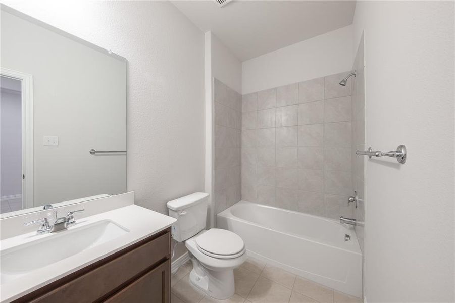 Furnished interior view inside a new home in Lake Pointe: Lake Pointe at Paloma Creek, Little Elm (Image 5).