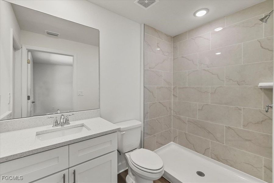 Furnished interior view inside a new home in Cape Coral, Cape Coral (Image 13).