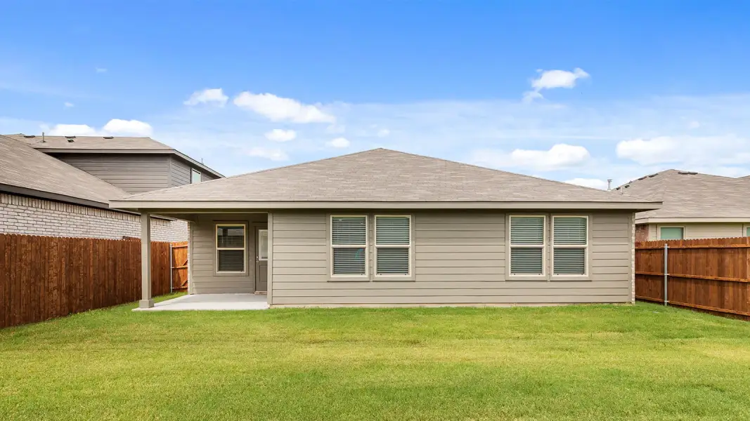 Representative exterior details of a home built from the Cali by D.R. Horton in Audra Oaks, Denton (Image 3).