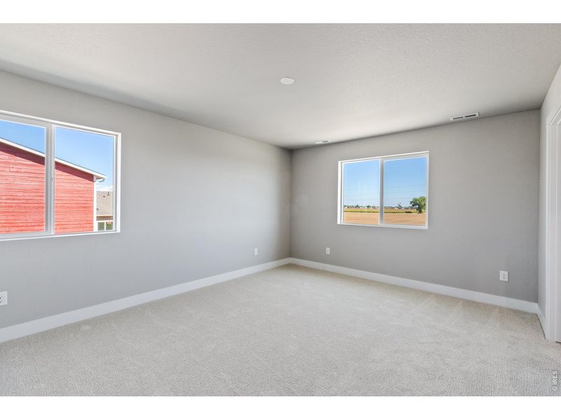 Spacious, unfurnished interior of a new home in Granary, Johnstown (Image 14).