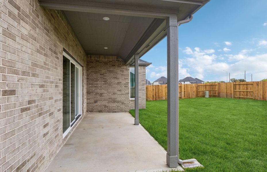 Exterior details and patio area of a home in Katy Court, Katy (Image 4).