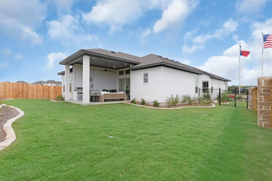 Exterior details and patio area of a home in Davis Ranch, San Antonio (Image 2).