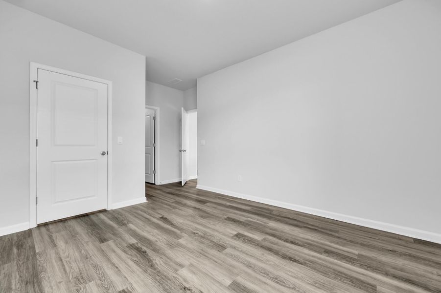 Spacious, unfurnished interior of a new home in Carolina Groves, Moncks Corner (Image 34).