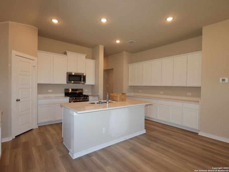 Furnished interior view inside a new home in Winding Brook, San Antonio (Image 8). Furnished interior view inside a new home in Winding Brook, San Antonio (Image 8).