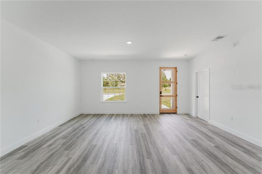 Spacious, unfurnished interior of a new home in , Ocala (Image 15).