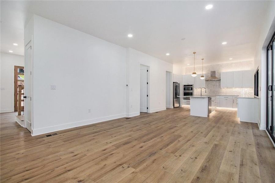 Spacious, unfurnished interior of a new home in , Dawsonville (Image 18).