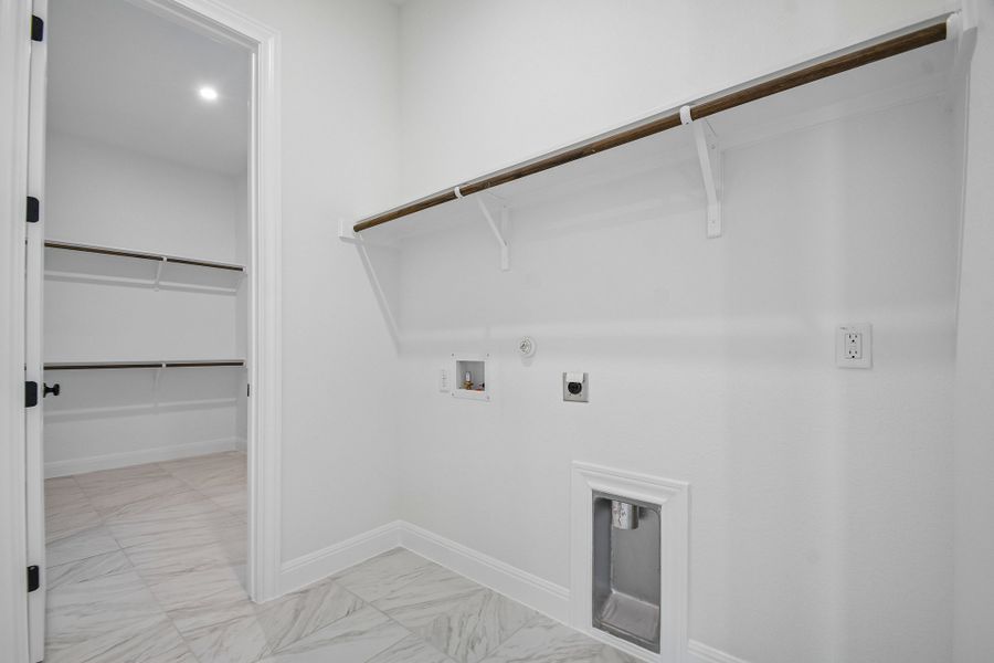 Spacious, unfurnished interior of a new home in Sauls Ranch, Round Rock (Image 19).